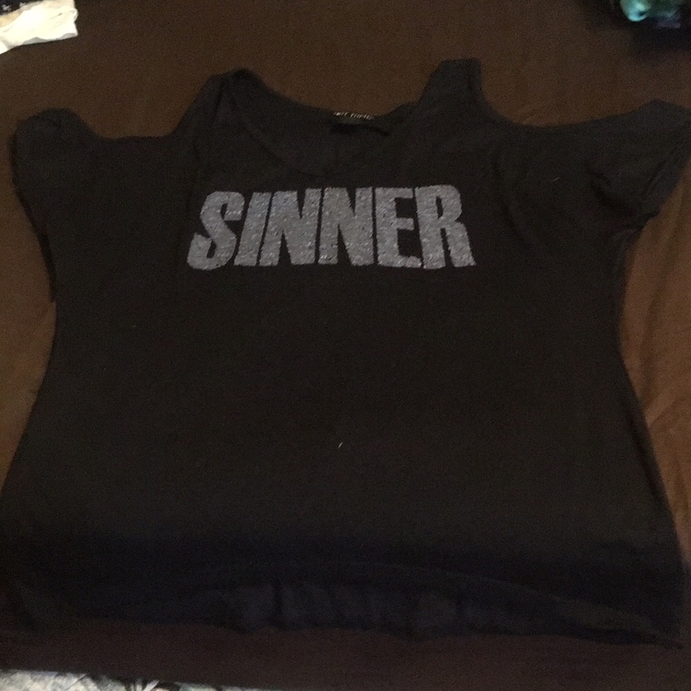 Cold shoulder sinner top